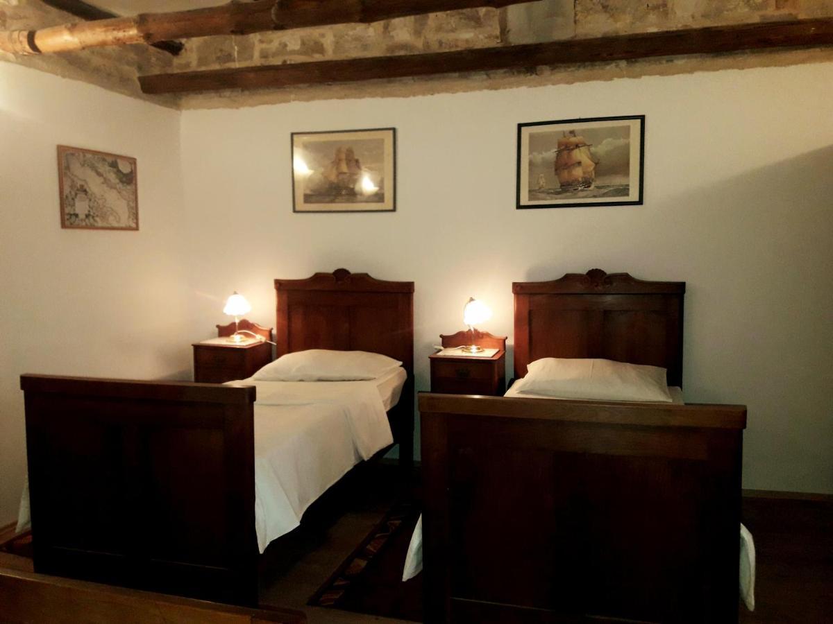 Casa Istriana Nona Pina Villa Kastelir Luaran gambar