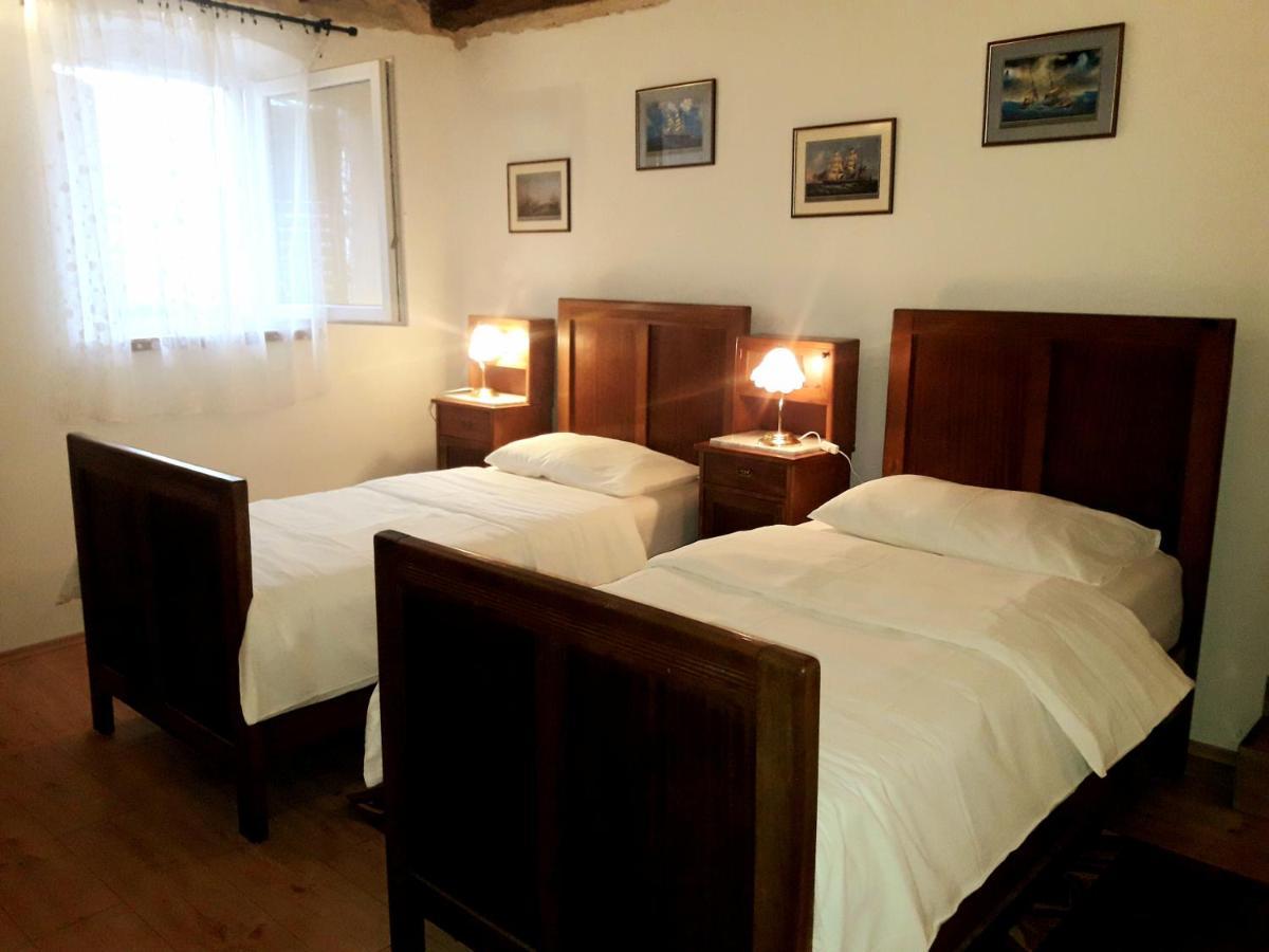 Casa Istriana Nona Pina Villa Kastelir Luaran gambar