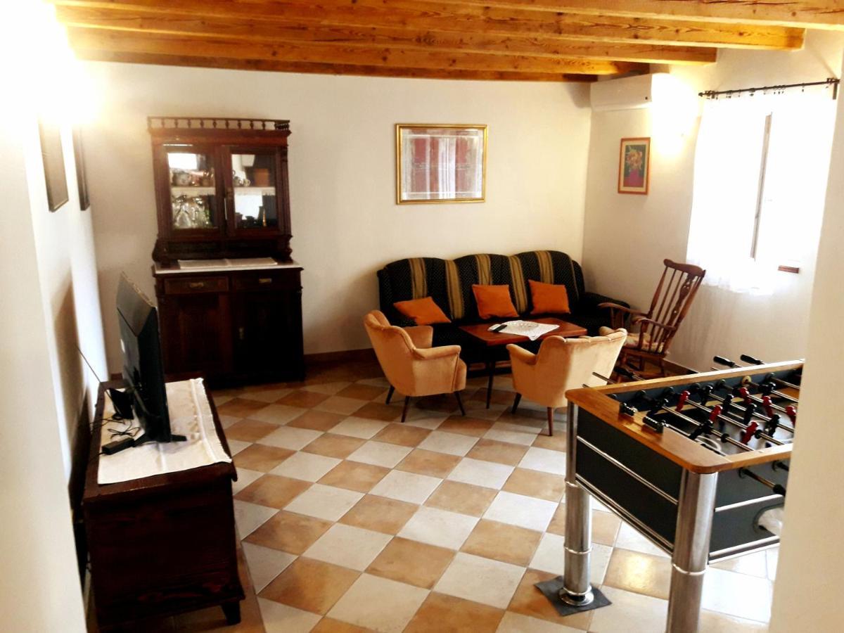 Casa Istriana Nona Pina Villa Kastelir Luaran gambar