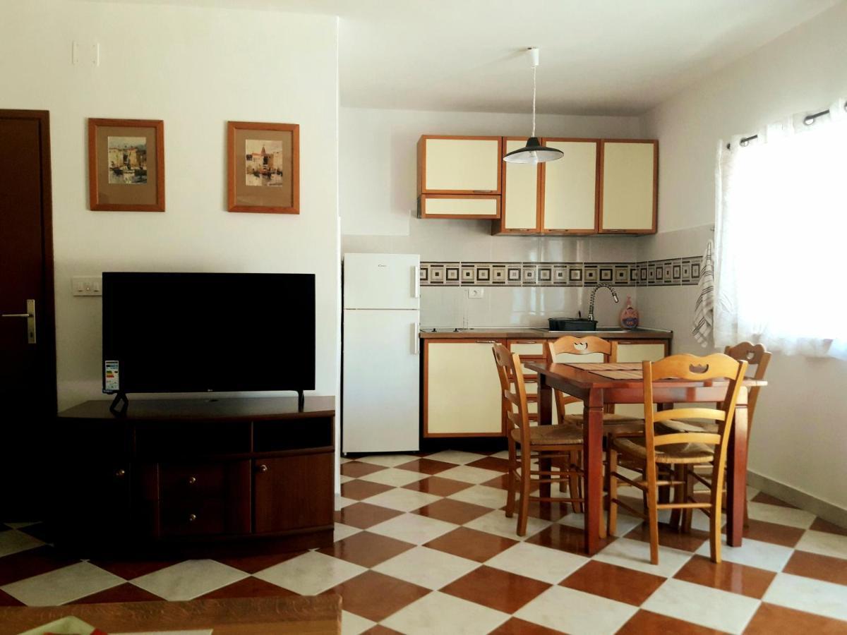 Casa Istriana Nona Pina Villa Kastelir Luaran gambar