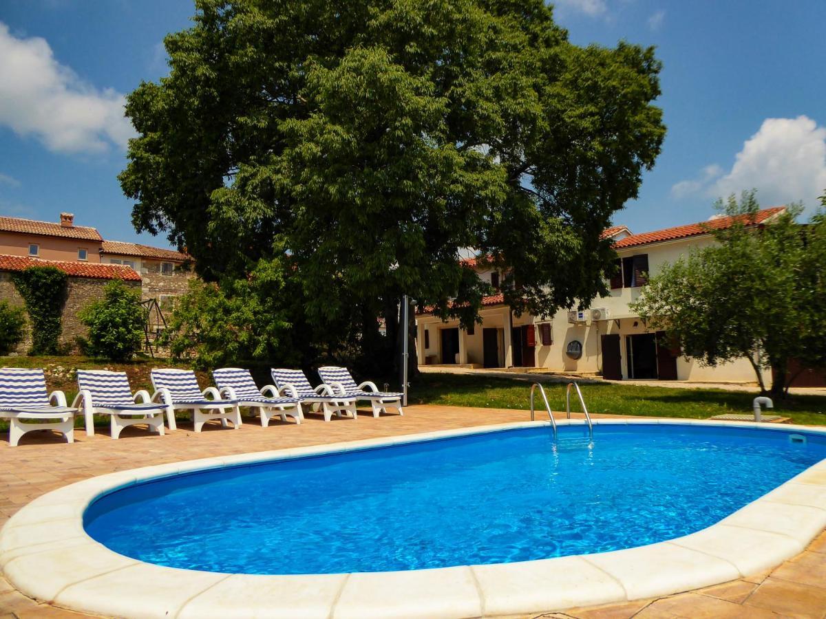 Casa Istriana Nona Pina Villa Kastelir Luaran gambar