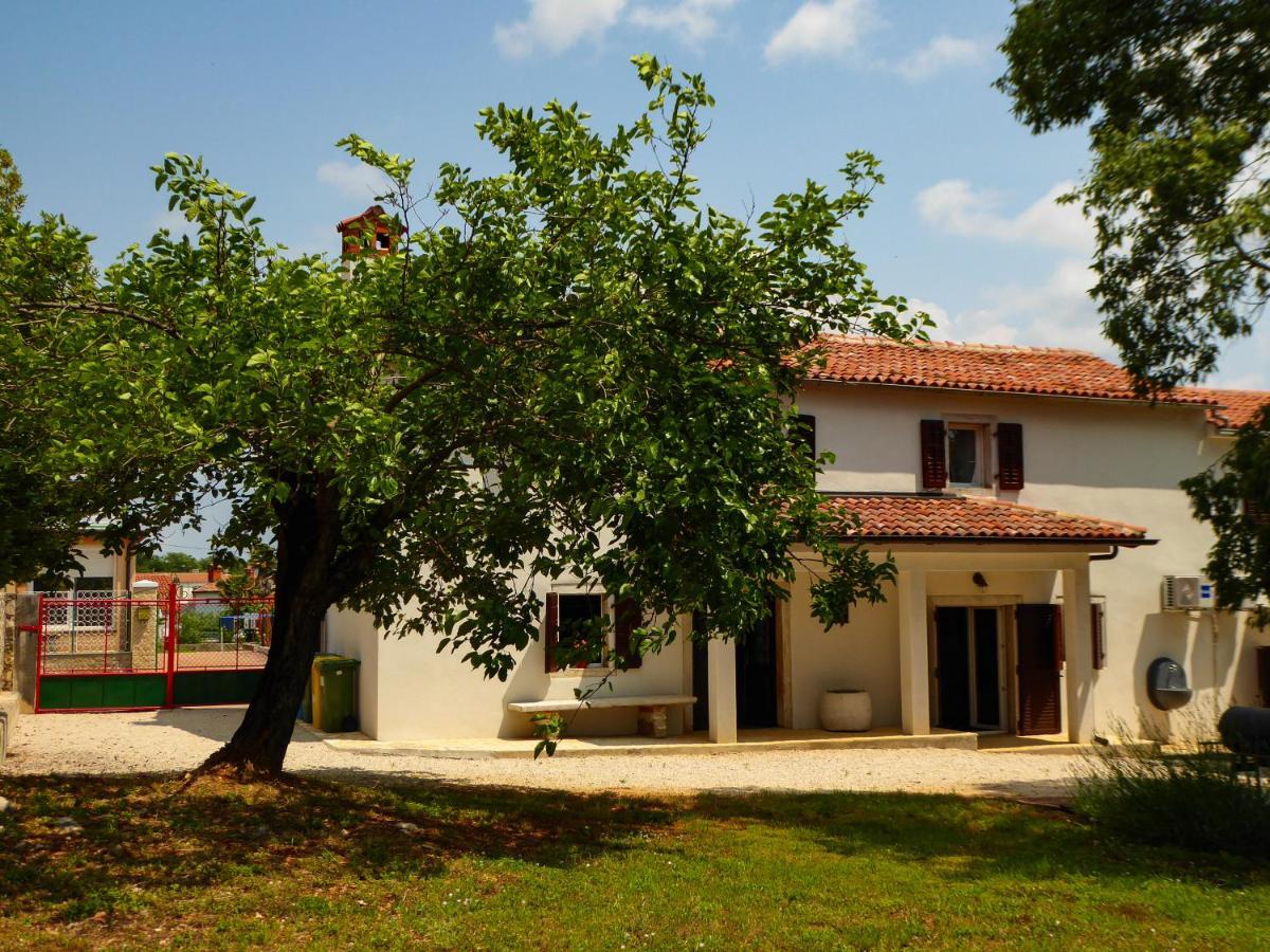 Casa Istriana Nona Pina Villa Kastelir Luaran gambar