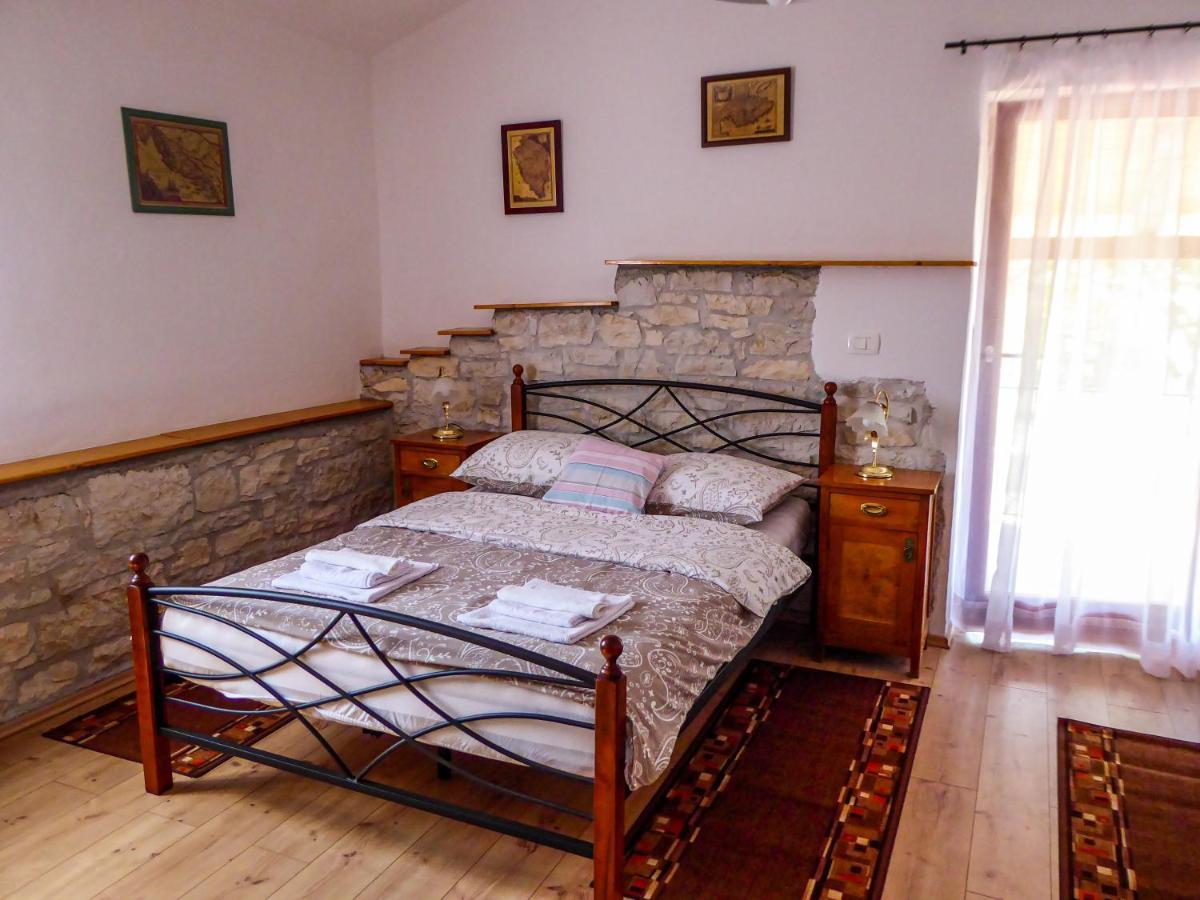Casa Istriana Nona Pina Villa Kastelir Luaran gambar