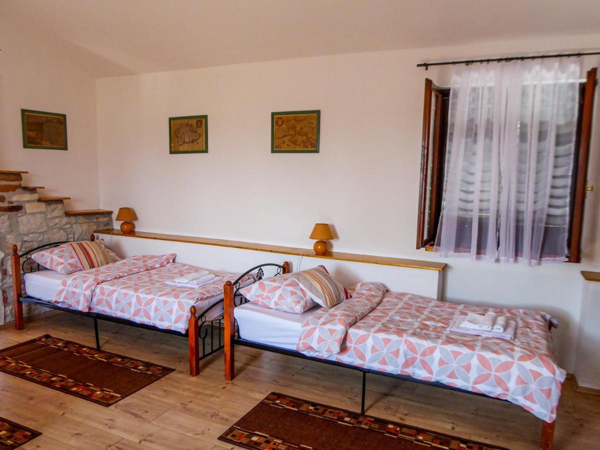 Casa Istriana Nona Pina Villa Kastelir Luaran gambar