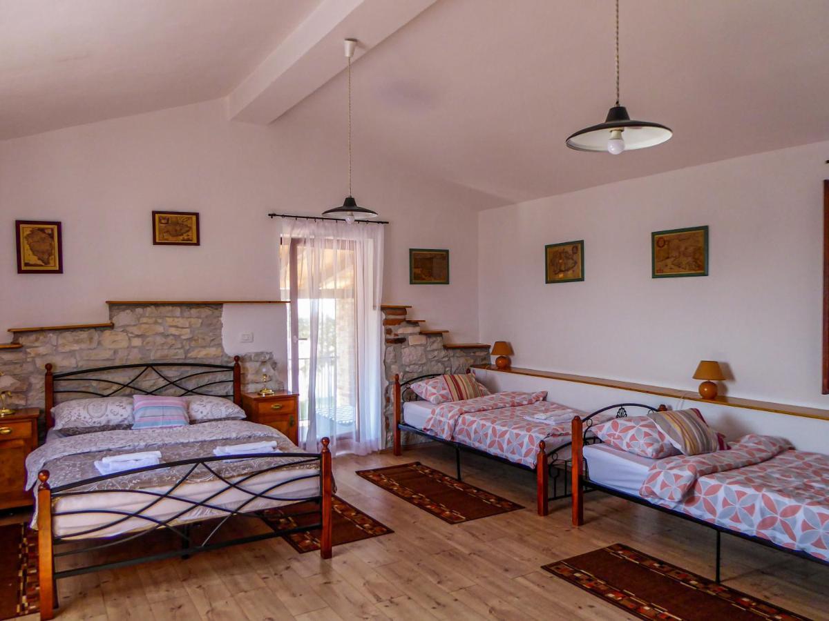 Casa Istriana Nona Pina Villa Kastelir Luaran gambar